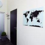 世界地図のガラス製ホワイトボード